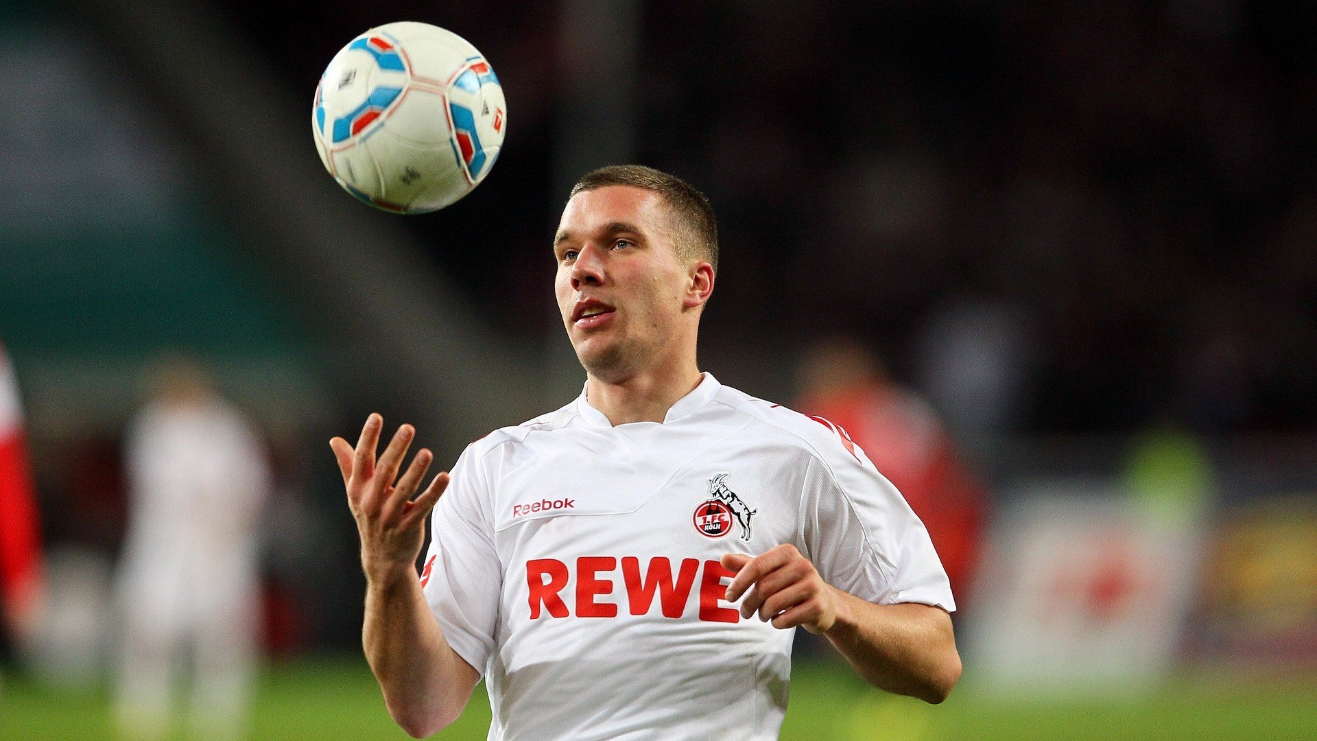 国家队训练重点加强快攻终结和转换防守切换流畅性，完整的快攻战术